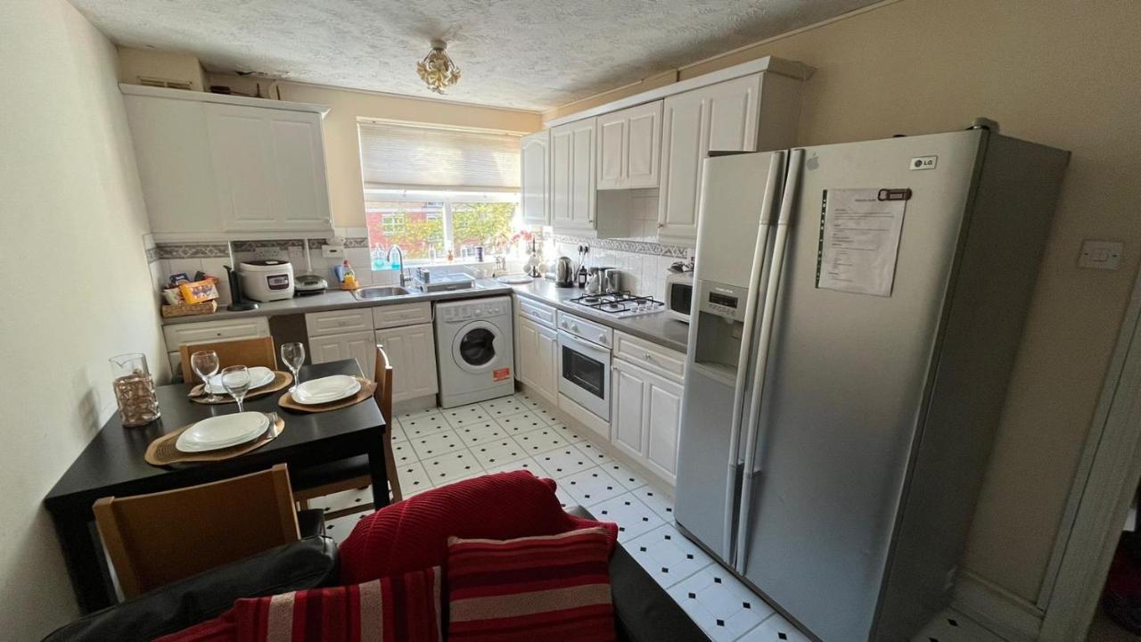 Stunning 3-Bed Apartment In Croydon Bagian luar foto