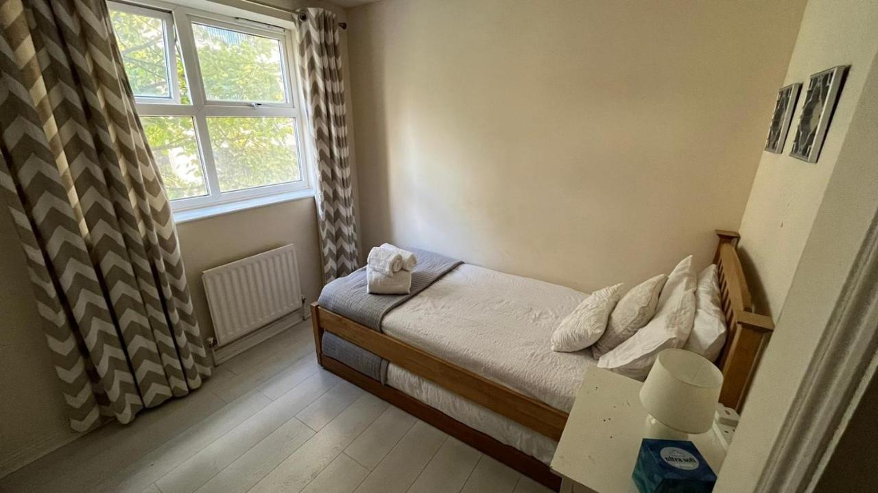 Stunning 3-Bed Apartment In Croydon Bagian luar foto